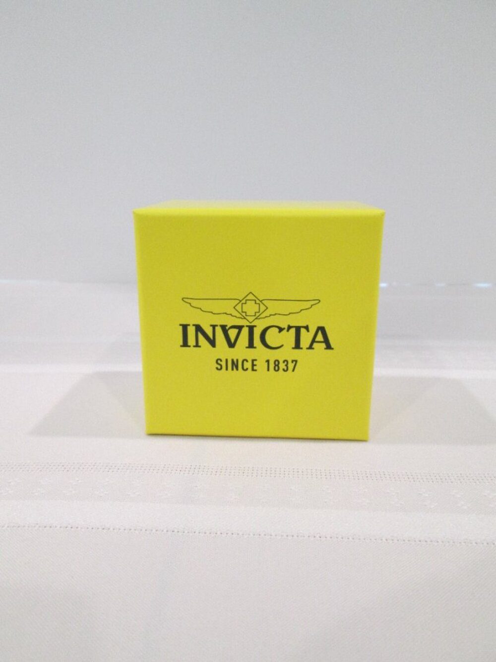 💚 Invicta Ladies’ Gold Tone & Green Adjustable Strap Watch NIB - Picture 7 of 7